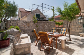 Große Ferienwohnung in Omiš mit Privatem Balkon